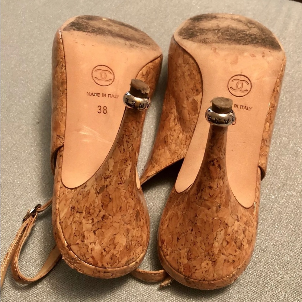 AUTHENTIC CORK AND RED PATENT LEATHER CHANEL 38 - Picture 4 of 8